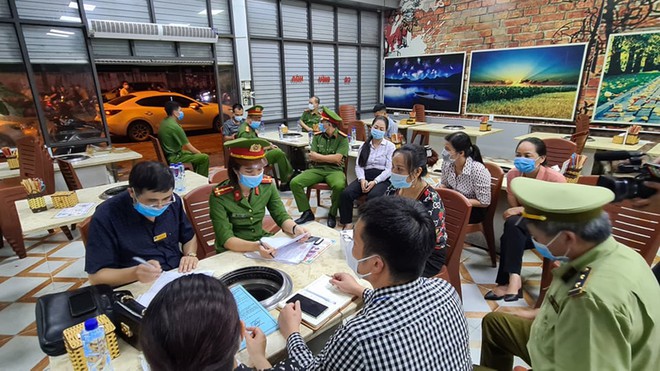 Bắt tạm giam thêm nhân viên quán nướng bắt nữ khách hàng quỳ: