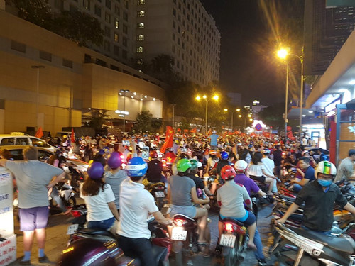 U.23 Việt Nam vào bán kết tuyệt vời: Biển người ra đường ăn mừng U.23 Việt Nam vào bán kết tuyệt vời: Biển người ra đường ăn mừng