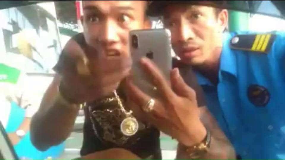 Kẻ xăm trổ vạch quần ở BOT Mỹ Lộc: Lời người phụ nữ trực diện Kẻ xăm trổ vạch quần ở BOT Mỹ Lộc: Lời người phụ nữ trực diện