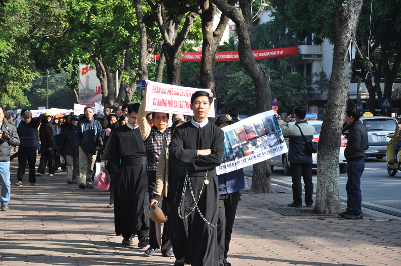 THÁCH THỨC ĐẦU TIÊN CHO TÂN TỔNG GIÁM MỤC VŨ VĂN THIÊN VỀ VẤN ĐỀ DÒNG CHÚA CỨU THẾ THÁI HÀ THÁCH THỨC ĐẦU TIÊN CHO TÂN TỔNG GIÁM MỤC VŨ VĂN THIÊN VỀ VẤN ĐỀ DÒNG CHÚA CỨU THẾ THÁI HÀ