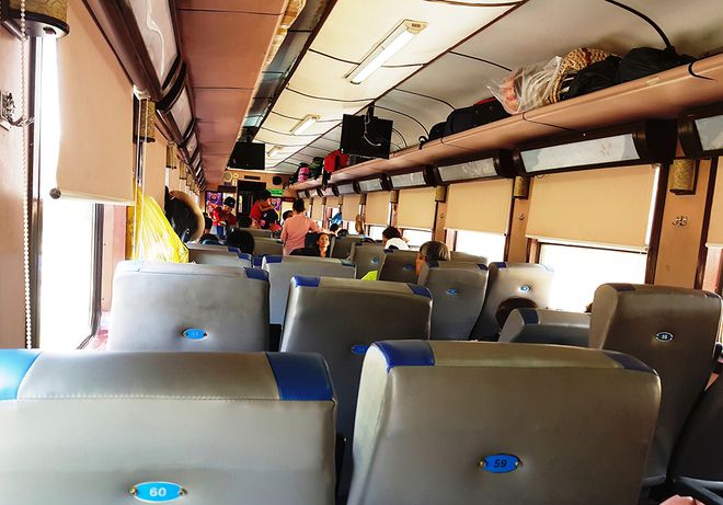 Lật tẩy đường dây người 'nhà tàu' bán vé lụi: Chung chi trên tàu Lật tẩy đường dây người 'nhà tàu' bán vé lụi: Chung chi trên tàu