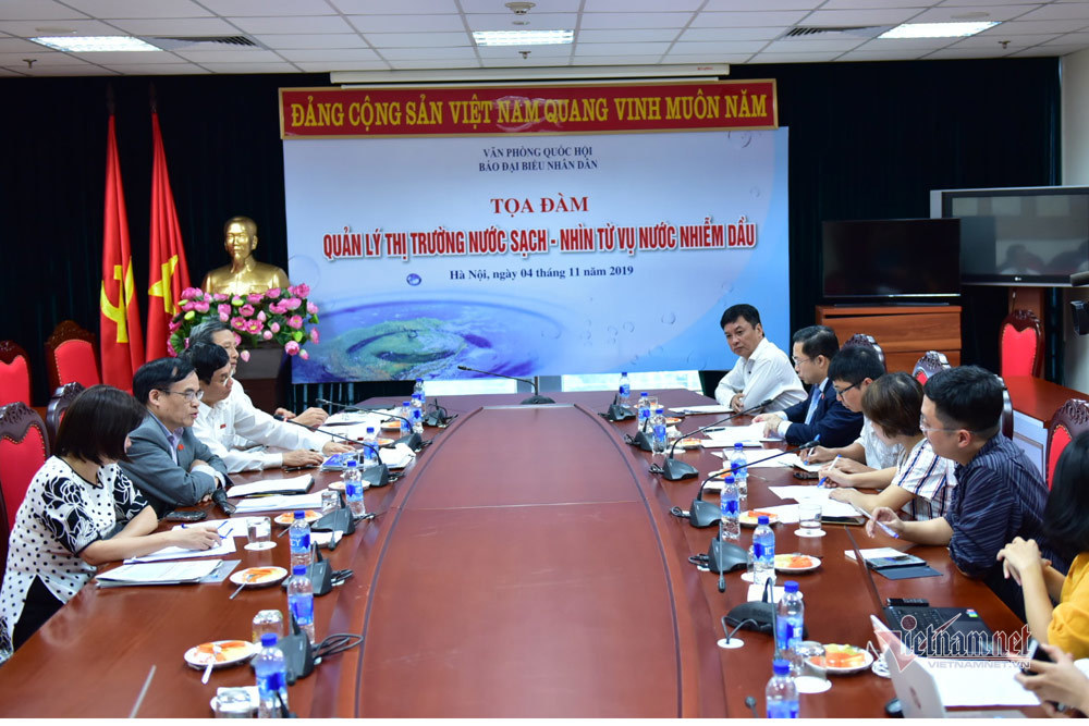 Cảnh báo có lợi ích nhóm trong 'cuộc chiến nước sạch' ở Hà Nội Cảnh báo có lợi ích nhóm trong 'cuộc chiến nước sạch' ở Hà Nội