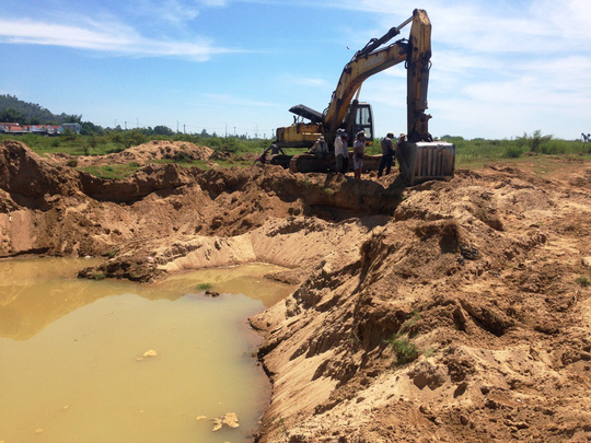 Cách chức bí thư, chủ tịch vì vòi vĩnh, bao che doanh nghiệp khai thác cát Cách chức bí thư, chủ tịch vì vòi vĩnh, bao che doanh nghiệp khai thác cát