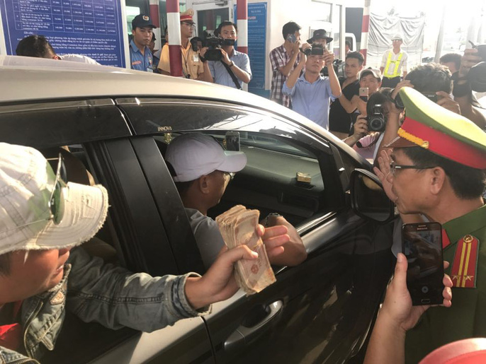 BOT Cai Lậy liên tục xả trạm