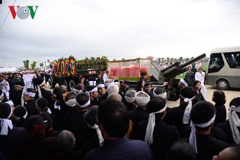 Lễ an táng Chủ tịch nước Trần Đại Quang tại quê nhà Lễ an táng Chủ tịch nước Trần Đại Quang tại quê nhà