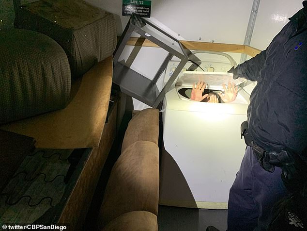 Phát hiện 11 người di cư Trung Quốc trốn trong máy giặt, tủ quần áo để vào Mỹ Phát hiện 11 người di cư Trung Quốc trốn trong máy giặt, tủ quần áo để vào Mỹ