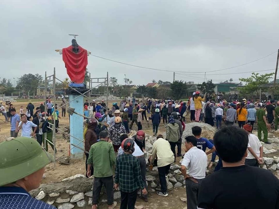 Linh mục Trần Phúc Chính còn là chính mình? Linh mục Trần Phúc Chính còn là chính mình?