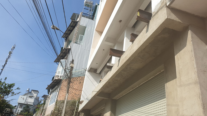 Vụ dọa cắt cổ nhà báo liên quan đến Giám đốc BHXH xây nhà sai phép: Bí Thư TP Bảo Lộc nói gì? Vụ dọa cắt cổ nhà báo liên quan đến Giám đốc BHXH xây nhà sai phép: Bí Thư TP Bảo Lộc nói gì?