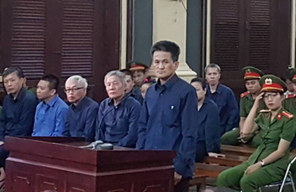 Ông Trần Phương Bình 'ân hận vì suốt 10 năm che giấu sai phạm' Ông Trần Phương Bình 'ân hận vì suốt 10 năm che giấu sai phạm'