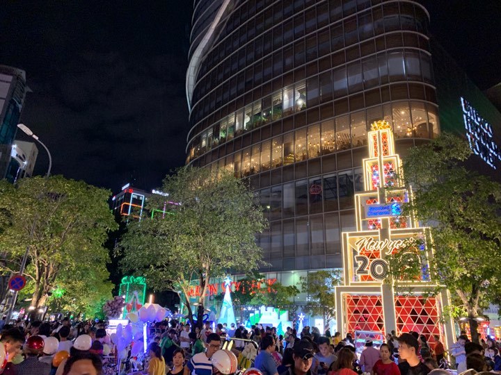 Rộn ràng đón năm mới 2019 khắp 3 miền Rộn ràng đón năm mới 2019 khắp 3 miền