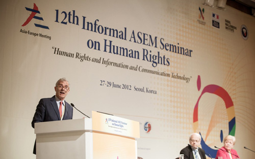 Nhân quyền” và “Chủ quyền”