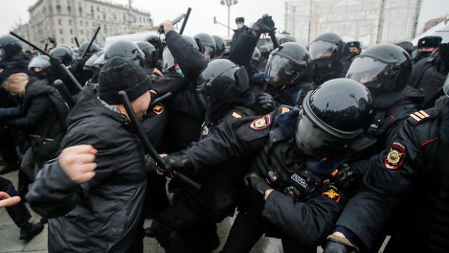 Nga tố Mỹ đạo đức giả, can thiệp nội bộ