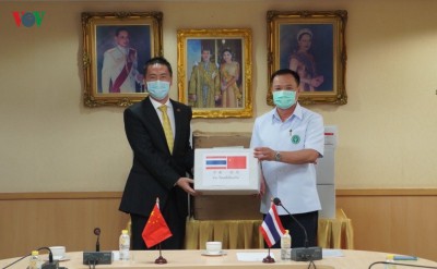 Trung Quốc trao tặng trang thiết bị y tế phòng Covid-19 cho Thái Lan Trung Quốc trao tặng trang thiết bị y tế phòng Covid-19 cho Thái Lan