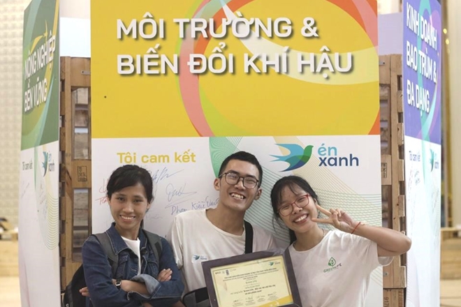 Chàng trai trẻ và chuỗi dự án xã hội miễn phí Chàng trai trẻ và chuỗi dự án xã hội miễn phí