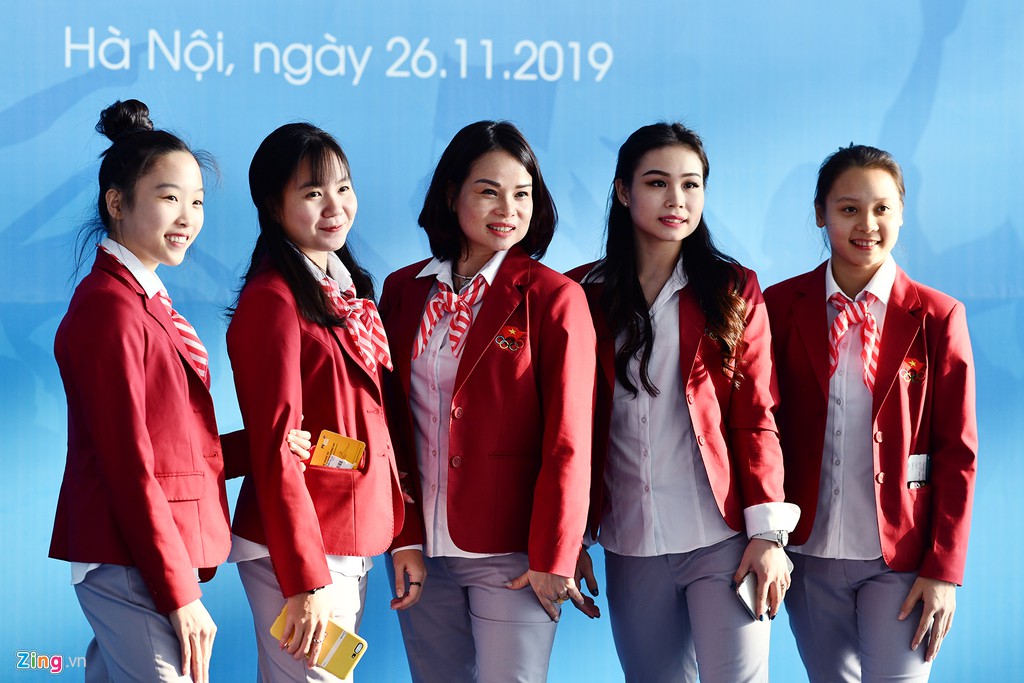 Đoàn TTVN phủ sắc đỏ sân bay Nội Bài trước giờ sang Philippines Đoàn TTVN phủ sắc đỏ sân bay Nội Bài trước giờ sang Philippines