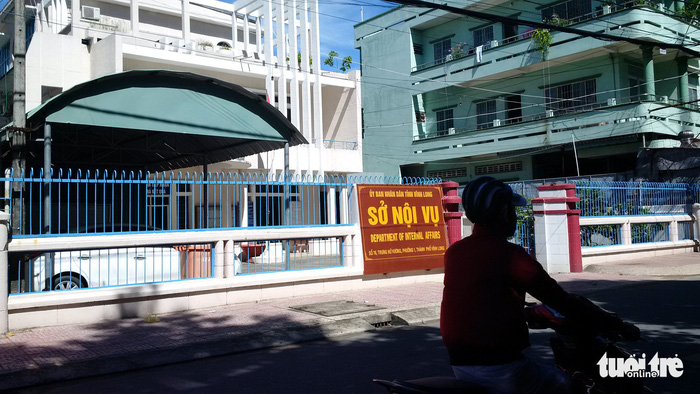 Ngày sinh giám đốc Sở Nội vụ Vĩnh Long bị 'biến mất' kỳ lạ Ngày sinh giám đốc Sở Nội vụ Vĩnh Long bị 'biến mất' kỳ lạ