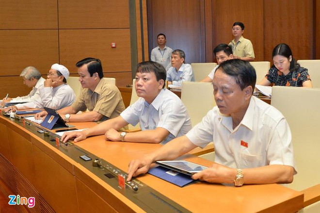 Quốc hội thống nhất quy định 'đã uống rượu bia, không được lái xe' Quốc hội thống nhất quy định 'đã uống rượu bia, không được lái xe'