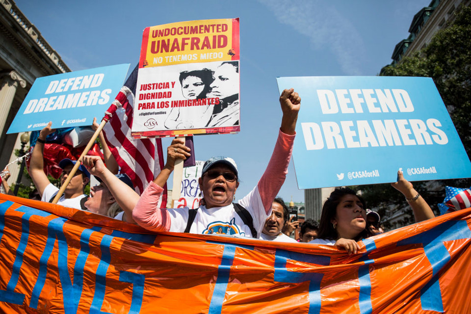 Trump ngưng 'Chính sách Giấc mơ' của Obama, biểu tình nổ ra khắp Mỹ Trump ngưng 'Chính sách Giấc mơ' của Obama, biểu tình nổ ra khắp Mỹ