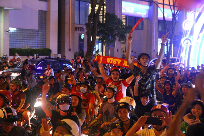 U.23 Việt Nam vào bán kết tuyệt vời: Biển người ra đường ăn mừng U.23 Việt Nam vào bán kết tuyệt vời: Biển người ra đường ăn mừng