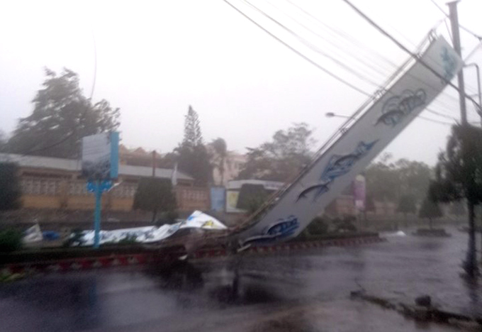 Khánh Hòa và Phú Yên bị bão Damrey tàn phá Khánh Hòa và Phú Yên bị bão Damrey tàn phá