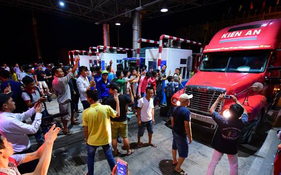 Trạm thu phí BOT Cai Lậy: Dồn ép người tham gia giao thông không thể giải quyết tận gốc điểm nóng Trạm thu phí BOT Cai Lậy: Dồn ép người tham gia giao thông không thể giải quyết tận gốc điểm nóng