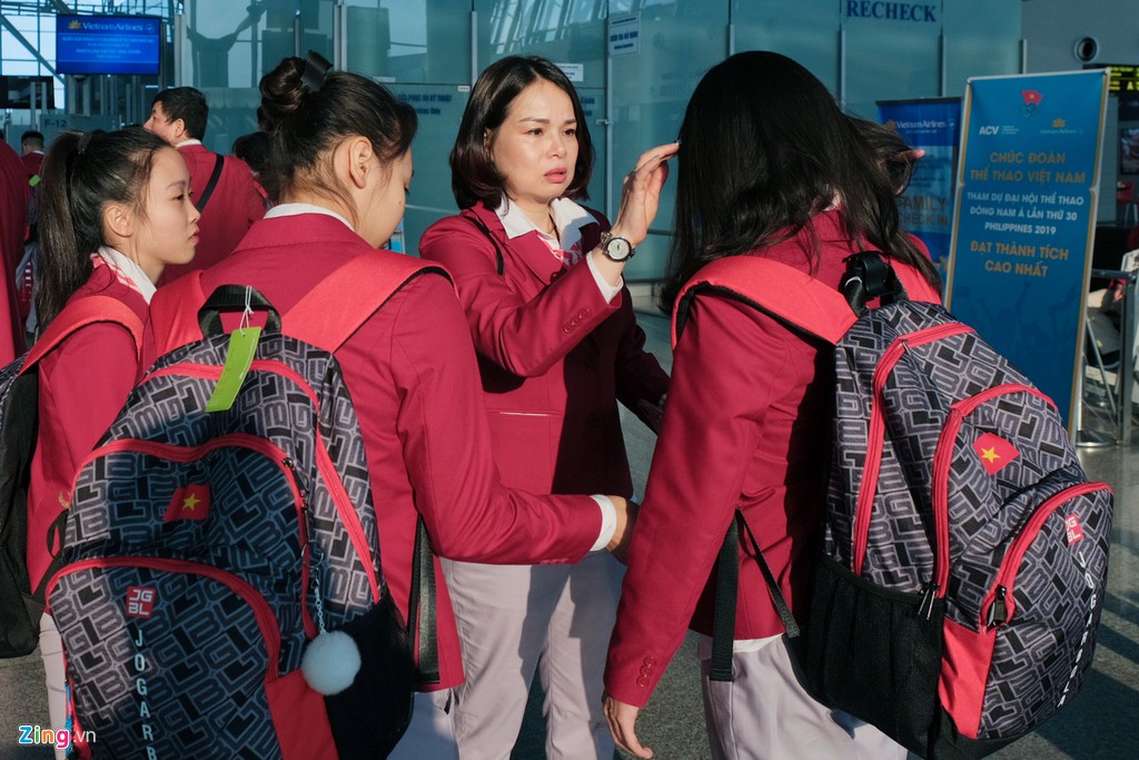 Đoàn TTVN phủ sắc đỏ sân bay Nội Bài trước giờ sang Philippines Đoàn TTVN phủ sắc đỏ sân bay Nội Bài trước giờ sang Philippines