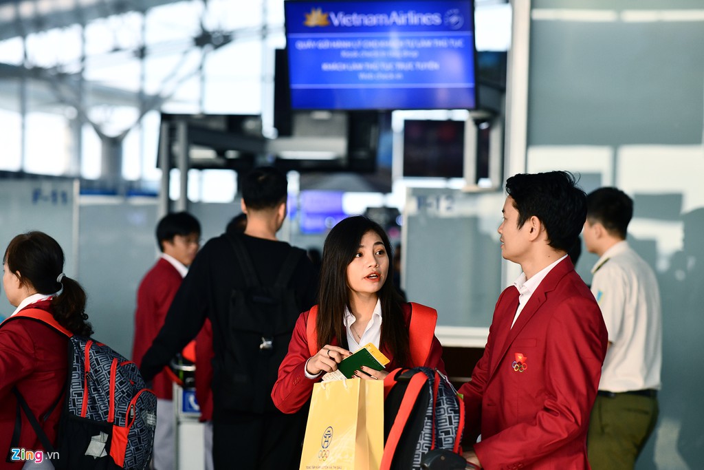 Đoàn TTVN phủ sắc đỏ sân bay Nội Bài trước giờ sang Philippines Đoàn TTVN phủ sắc đỏ sân bay Nội Bài trước giờ sang Philippines