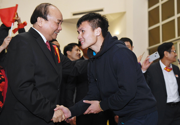 Thủ tướng đón U23: 'Đội tuyển đã vô địch trong trái tim 90 triệu người dân' Thủ tướng đón U23: 'Đội tuyển đã vô địch trong trái tim 90 triệu người dân'