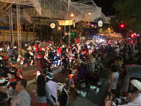 U.23 Việt Nam vào bán kết tuyệt vời: Biển người ra đường ăn mừng U.23 Việt Nam vào bán kết tuyệt vời: Biển người ra đường ăn mừng