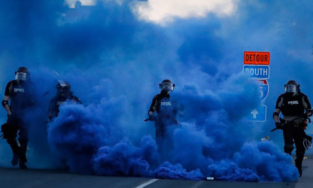 Cái chết của George Floyd phơi bày thất bại cải cách cảnh sát Mỹ Cái chết của George Floyd phơi bày thất bại cải cách cảnh sát Mỹ