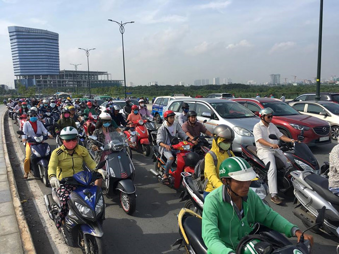 Sập mái che, hầm Thủ Thiêm phong tỏa: Người Sài Gòn chôn chân cả tiếng giữa trung tâm Sập mái che, hầm Thủ Thiêm phong tỏa: Người Sài Gòn chôn chân cả tiếng giữa trung tâm