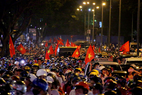 U.23 Việt Nam vào bán kết tuyệt vời: Biển người ra đường ăn mừng U.23 Việt Nam vào bán kết tuyệt vời: Biển người ra đường ăn mừng