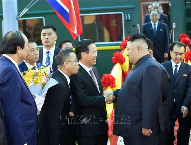 Chủ tịch Triều Tiên Kim Jong-un đến ga Đồng Đăng, bắt đầu chuyến công du Việt Nam