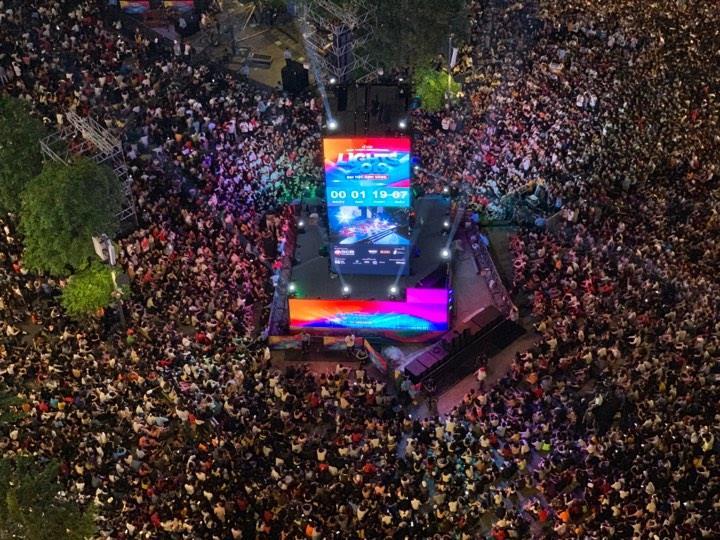 Rộn ràng đón năm mới 2019 khắp 3 miền Rộn ràng đón năm mới 2019 khắp 3 miền