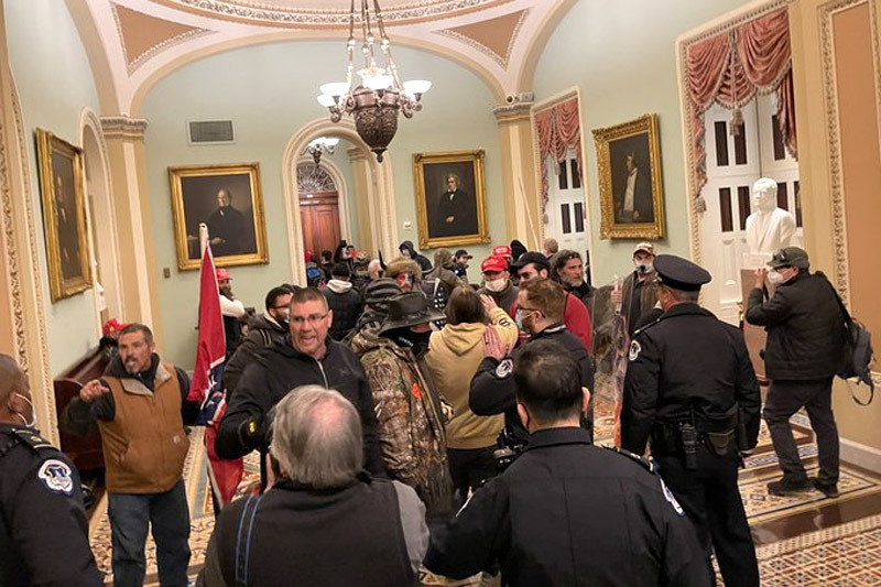 Người ủng hộ ông Trump bất ngờ đột kích, Quốc hội Mỹ phong tỏa Người ủng hộ ông Trump bất ngờ đột kích, Quốc hội Mỹ phong tỏa