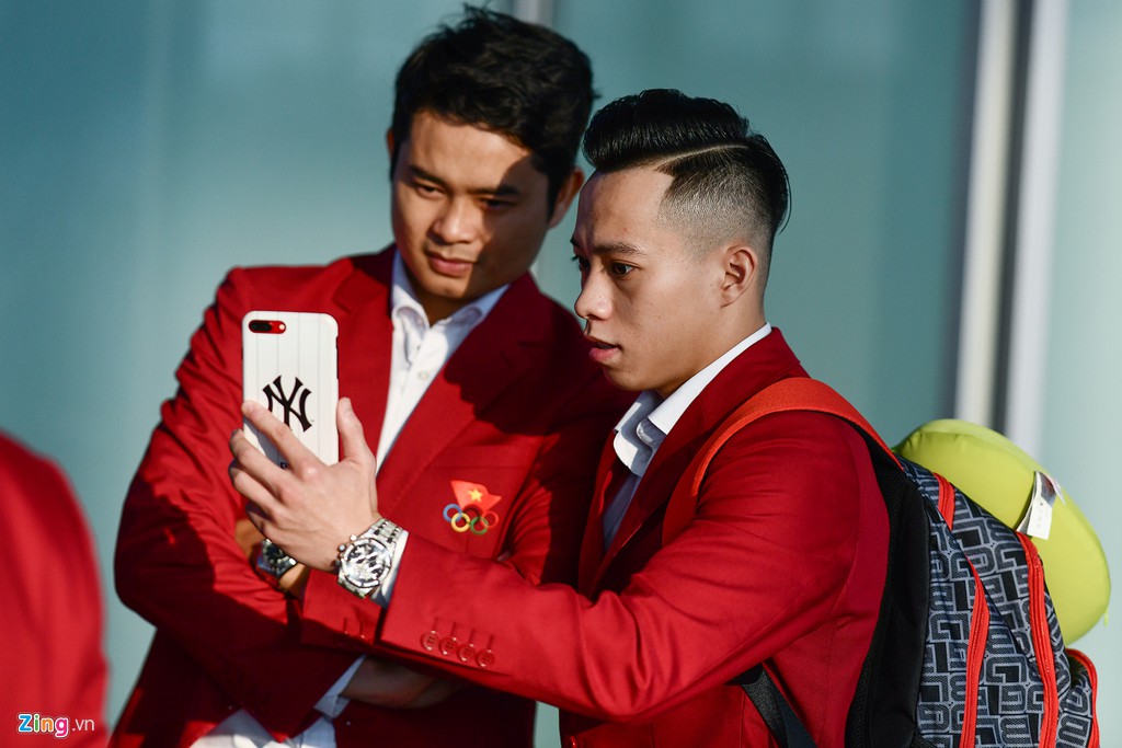 Đoàn TTVN phủ sắc đỏ sân bay Nội Bài trước giờ sang Philippines Đoàn TTVN phủ sắc đỏ sân bay Nội Bài trước giờ sang Philippines