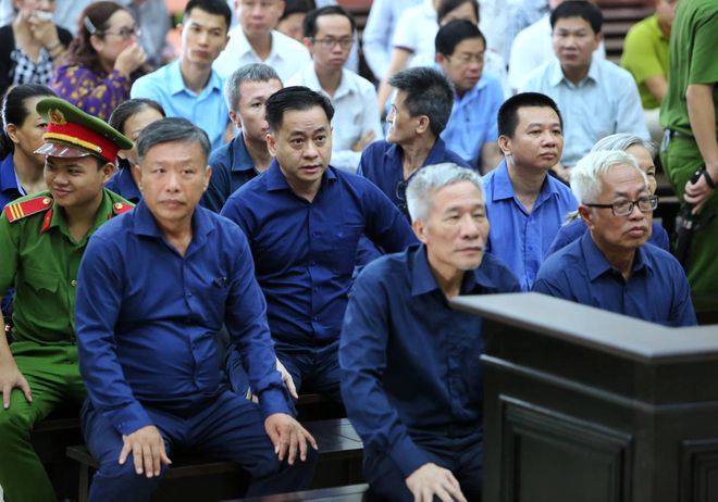 Phúc thẩm đại án DongA Bank: Tài khoản bị rút 80 tỉ, khách hàng không hay biết Phúc thẩm đại án DongA Bank: Tài khoản bị rút 80 tỉ, khách hàng không hay biết