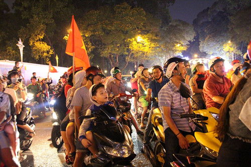 U.23 Việt Nam vào bán kết tuyệt vời: Biển người ra đường ăn mừng U.23 Việt Nam vào bán kết tuyệt vời: Biển người ra đường ăn mừng