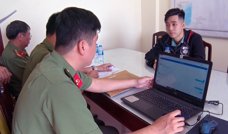 Bến Tre: Fecebooker Trần Ngọc Phúc bị cơ quan Công an triệu tập Bến Tre: Fecebooker Trần Ngọc Phúc bị cơ quan Công an triệu tập