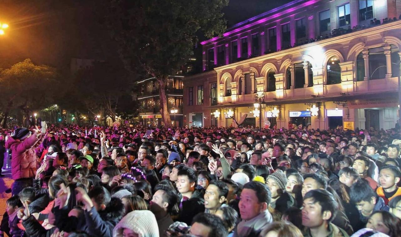 Rộn ràng đón năm mới 2019 khắp 3 miền Rộn ràng đón năm mới 2019 khắp 3 miền