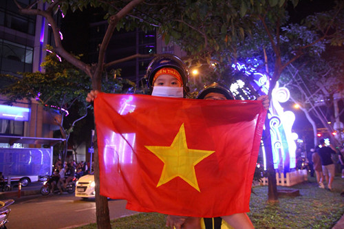 U.23 Việt Nam vào bán kết tuyệt vời: Biển người ra đường ăn mừng U.23 Việt Nam vào bán kết tuyệt vời: Biển người ra đường ăn mừng