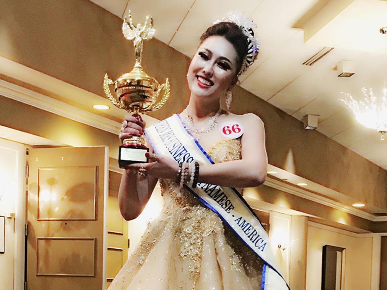 'Loạn' danh hiệu hoa hậu