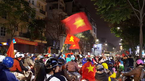 U.23 Việt Nam vào bán kết tuyệt vời: Biển người ra đường ăn mừng U.23 Việt Nam vào bán kết tuyệt vời: Biển người ra đường ăn mừng