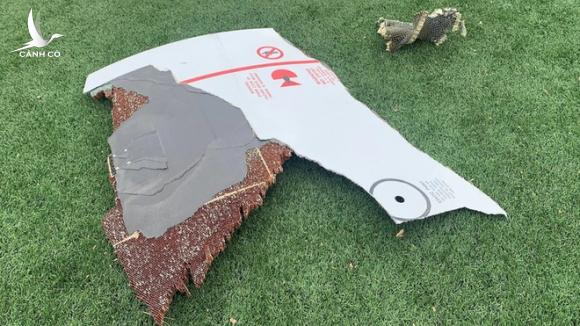 Kinh hoàng nhìn cảnh máy bay Boeing 777-200 mất gần hết vỏ động cơ vẫn hạ cánh an toàn Kinh hoàng nhìn cảnh máy bay Boeing 777-200 mất gần hết vỏ động cơ vẫn hạ cánh an toàn