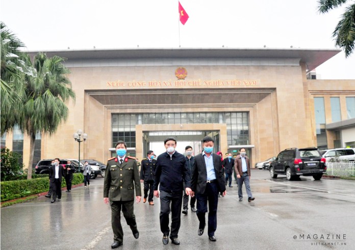 Khi Bí thư, Chủ tịch tỉnh đi thẳng vào tâm dịch Khi Bí thư, Chủ tịch tỉnh đi thẳng vào tâm dịch