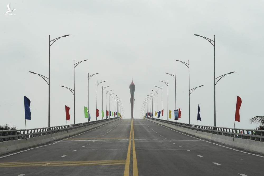 Thủ tướng cắt băng thông xe cầu Cửa Hội nối Nghệ An – Hà Tĩnh Thủ tướng cắt băng thông xe cầu Cửa Hội nối Nghệ An – Hà Tĩnh