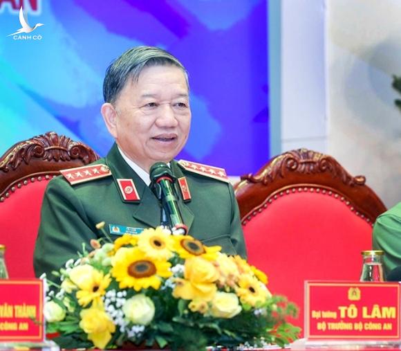 Bộ trưởng Tô Lâm đối thoại với đoàn viên thanh niên Công an Bộ trưởng Tô Lâm đối thoại với đoàn viên thanh niên Công an