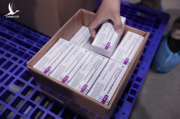 Cận cảnh lô vaccine Covid-19 tiêm đợt đầu tiên tại TP.HCM Cận cảnh lô vaccine Covid-19 tiêm đợt đầu tiên tại TP.HCM