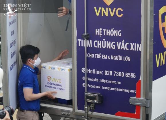Cận cảnh lô vaccine Covid-19 tiêm đợt đầu tiên tại TP.HCM Cận cảnh lô vaccine Covid-19 tiêm đợt đầu tiên tại TP.HCM