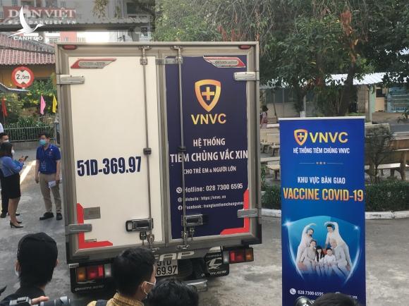 Cận cảnh lô vaccine Covid-19 tiêm đợt đầu tiên tại TP.HCM Cận cảnh lô vaccine Covid-19 tiêm đợt đầu tiên tại TP.HCM